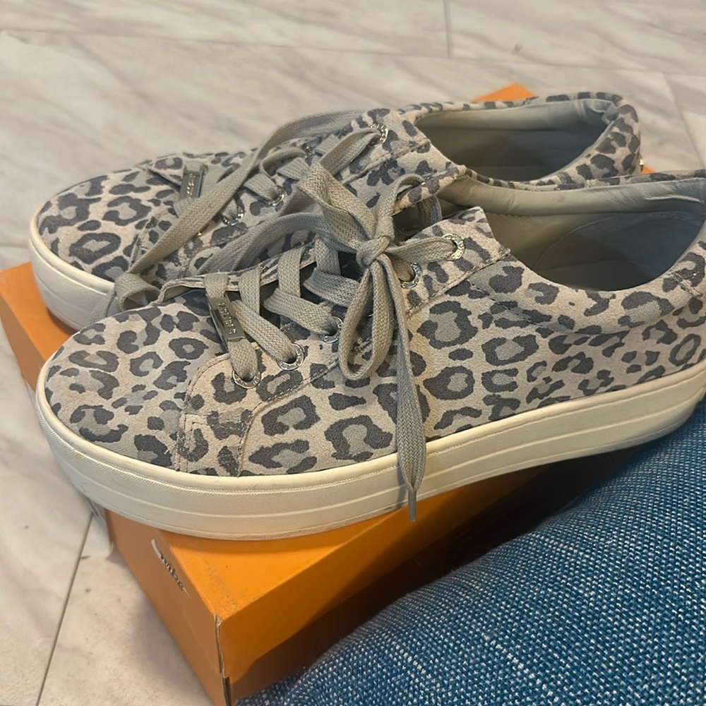 J Slides/NYC size 7.5 , worn once , low platform